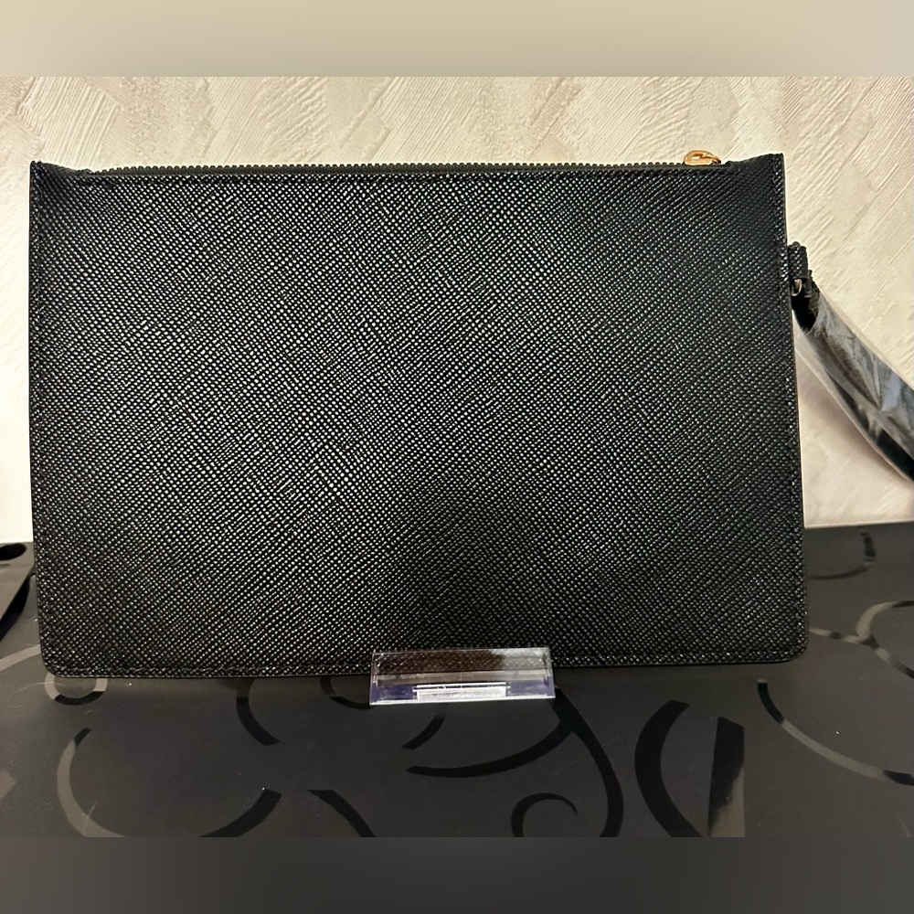 Tom Ford Beauty Black Pouch. Beauty Promotion Item (GWP) - Picture 2 of 9